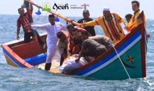 20130621-nelayan-adakan-kenduri-laut-7931jpg-pQjk