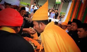 Khadam-menyuap-keturunan-Raja-Daya-di-Balee-Astaka-Diraja-Gampong-Gle-Jong-LamnoAceh-Jaya